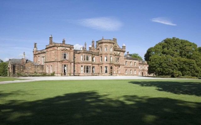 Luxury Lodge With Garden in the Grade II Listed Netherby Hall