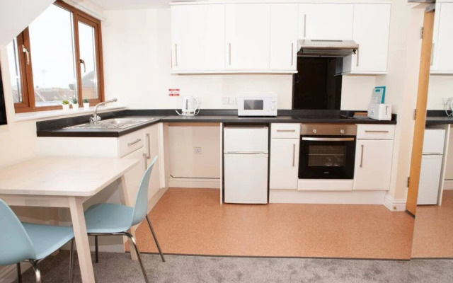 Top Floor Studio Near Bristol City