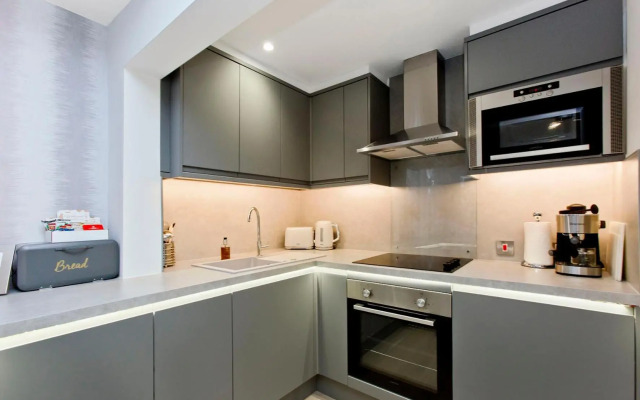 Ultra Modern, West End Village, Refurbished 1 bed
