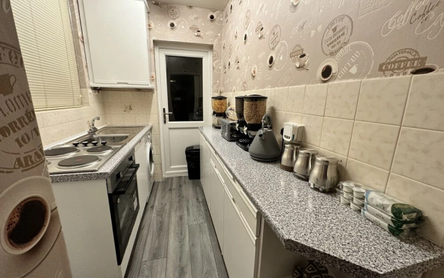 Beautiful 4-bed House in Birmingham Airport NEC