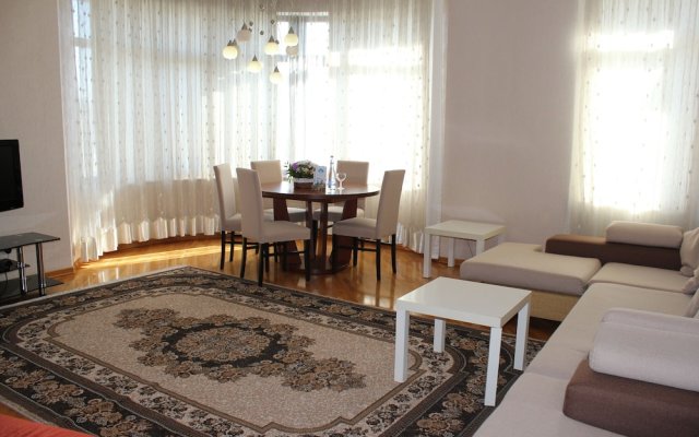 Apartment on Zivarbay Ahmadbayov 10