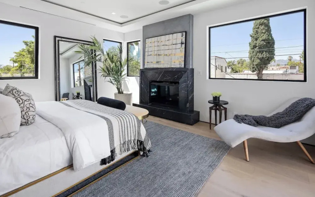 Elegant Melrose Home w Pool and Private Rooftop