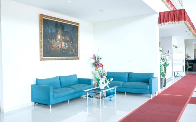 RedDoorz Plus At Grand Sayang Park Hotel Makassar