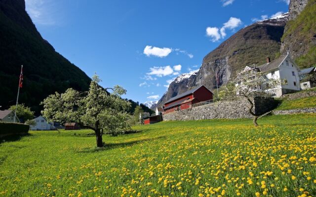 Visit Undredal