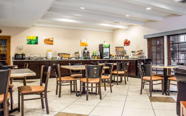 Clarion Pointe Winslow I-40