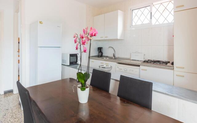 Spacious Holiday Home in Cambrils with Shared Swimming Pool