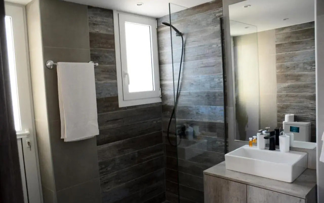 Dafni Luxury Suites