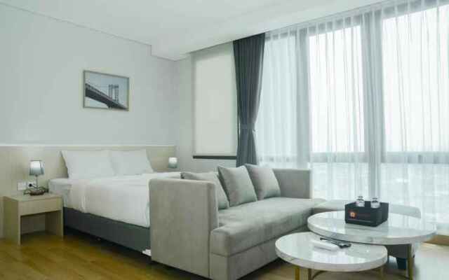 Comfortable Studio Room at Capitol Suites Apartment By Travelio