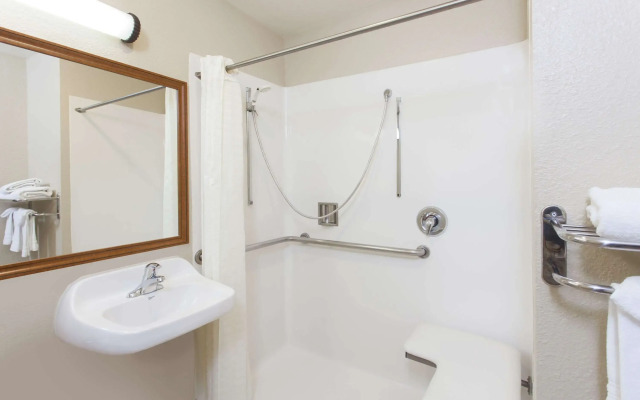 Days Inn by Wyndham Carlsbad