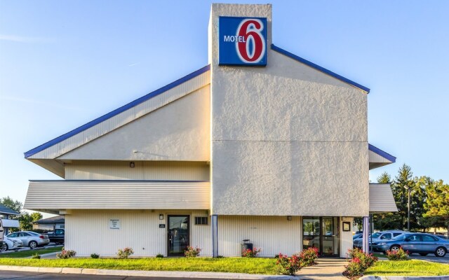 Super 8 Grove City OH