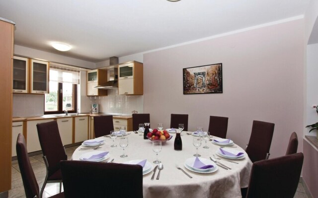 Stunning Home in Pula With Wifi and 6 Bedrooms