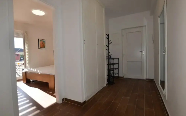 Warm and Welcoming Apartment With Balcony
