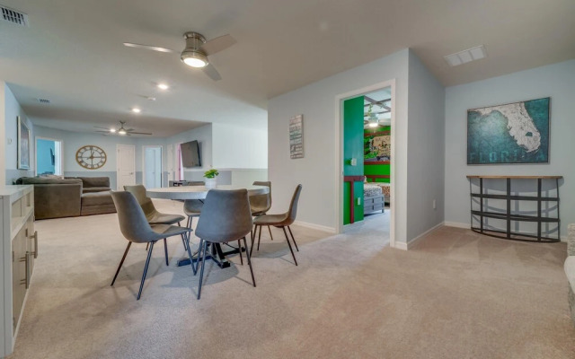 Equisite Windsor Island House