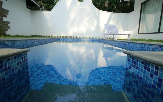 Mayas Beach House - Boutique Serviced Villa