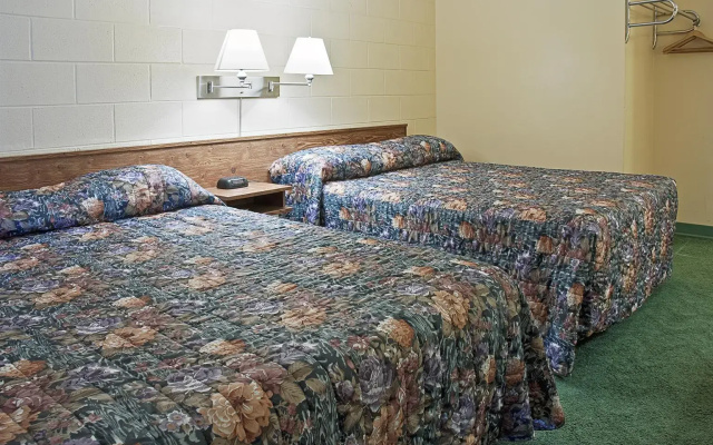 Canadas Best Value Inn Mile 0