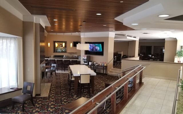 Отель RL Cleveland Airport West