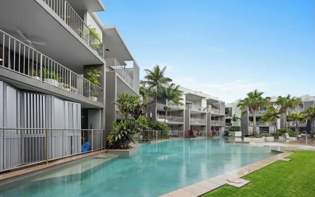 Pool View 3-Bed Oasis in Drift Resort