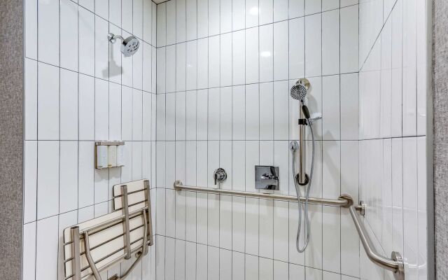 Hotel Centro Sonoma Wine Country, Tapestry Collection Hilton