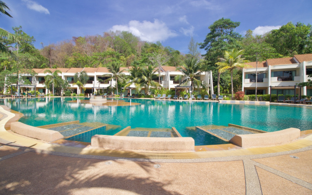 Hotel and Beach Bungalow at Lanta Resort