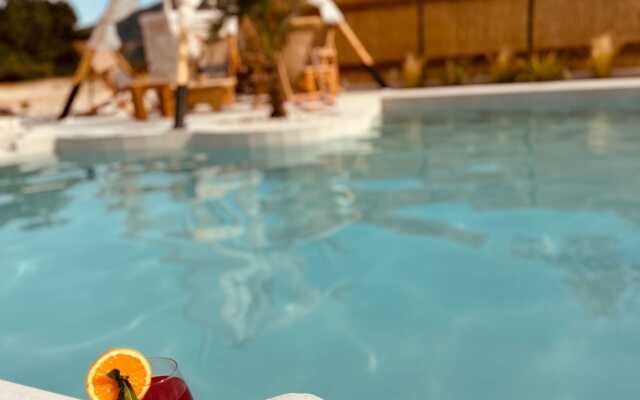Amo Golden Suites