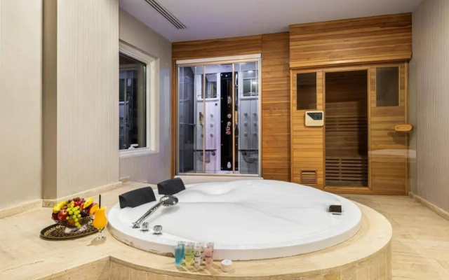 Crowne Rose AlSahafa Hotel