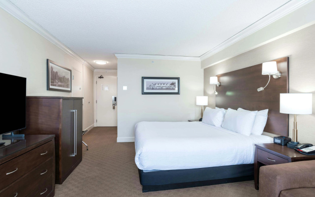 Sandman Signature Vancouver Airport Hotel & Resort - Image 5