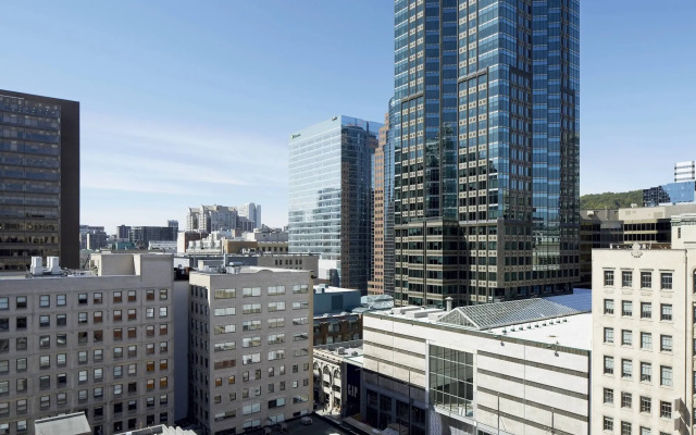 Renaissance Montreal Downtown Hotel