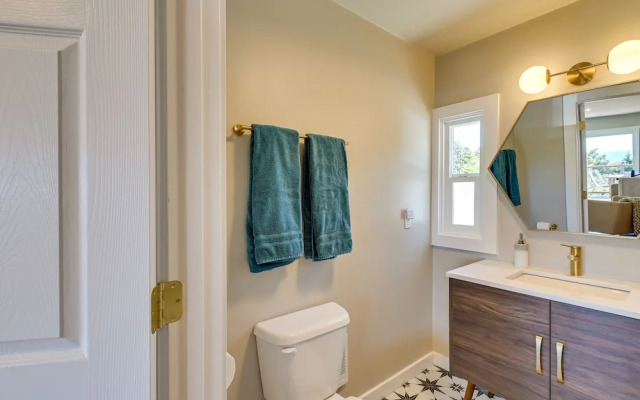 Moclips Home w/ Hot Tub & Stunning Beach Views!