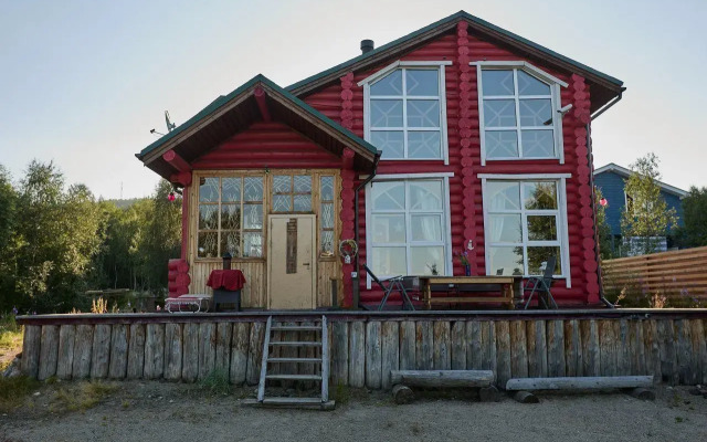 House on 93 Coastal Street
