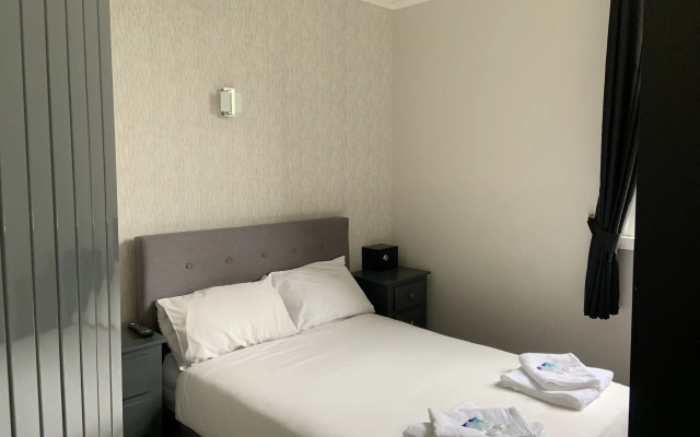 Arona Guest