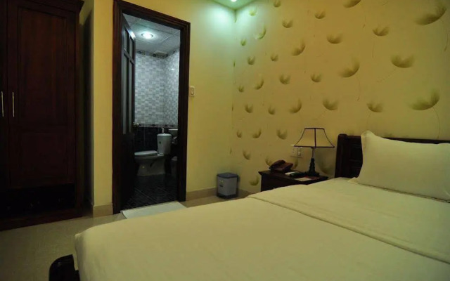Red Rose Mallow Hotel