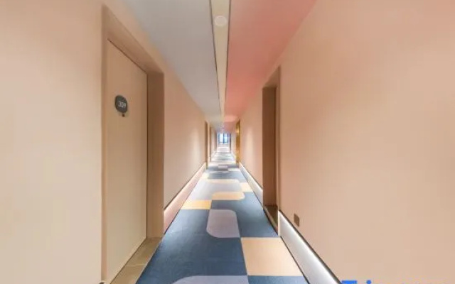 HanTing Hotel (Nanchang Longding Chadu Longhu Tianjie)