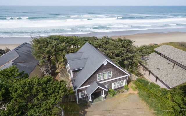 Sheltering Pines 4 Br cottage by RedAwning