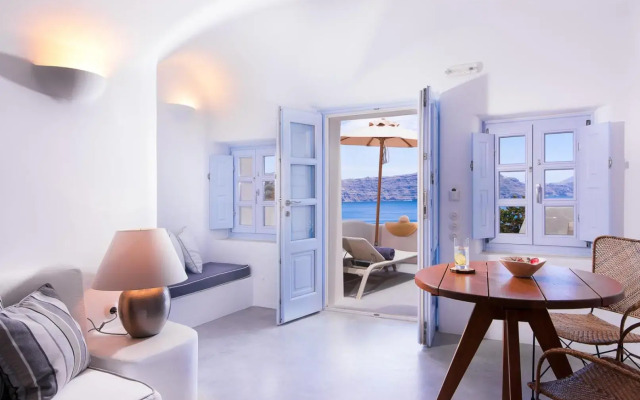 Pezoules of Oia
