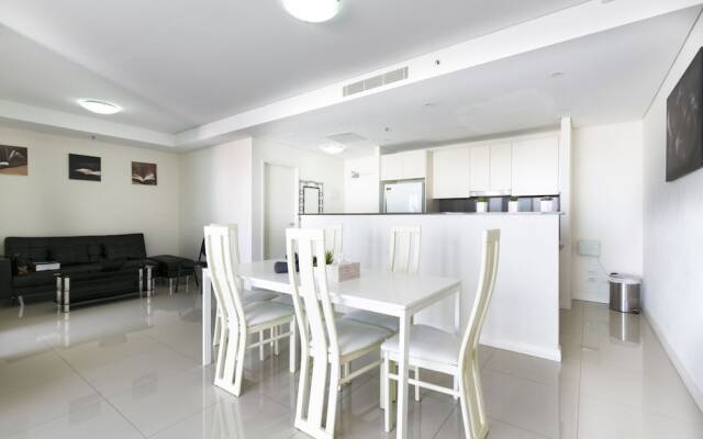 Penthouse near Airport & CBD