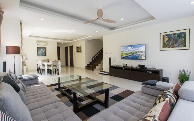4 Bdr Villa with Cinema in Laguna 800m to Beach