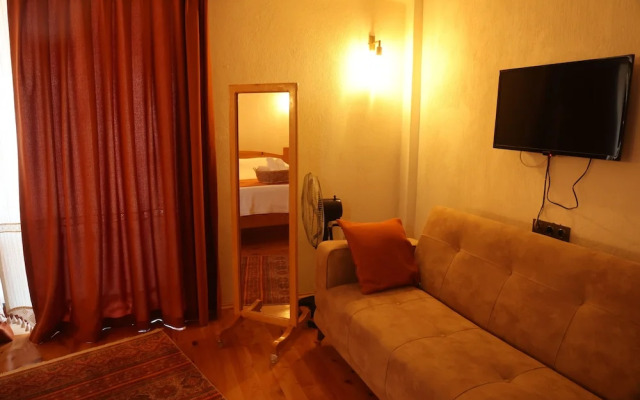 Istlada Tas Ev Apart