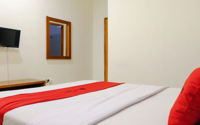 RedDoorz near Universitas Kristen Satya Wacana