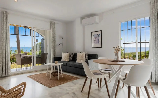Amazing Pool and Garden Apartment by Costarentals - Ref 253