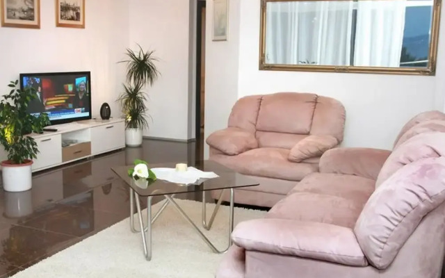Okrug Gornji Luxurious Escape Villa With Pool