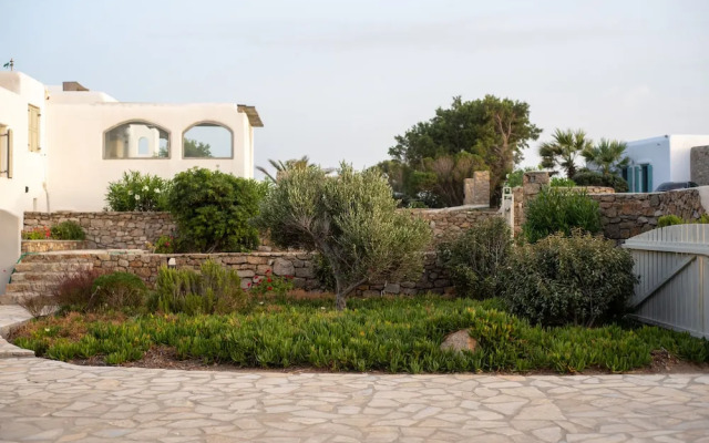 Contiki Resort Mykonos