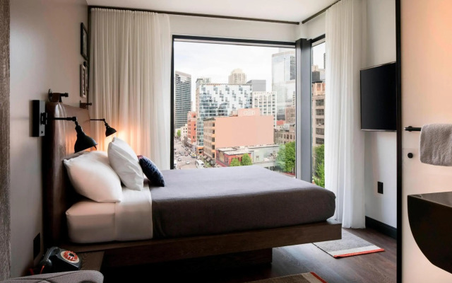Moxy Chicago Downtown