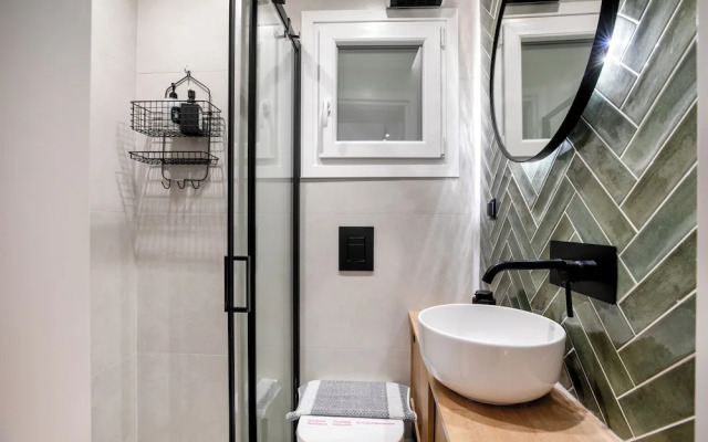 Lyndon Deluxe Studio Athens Escape