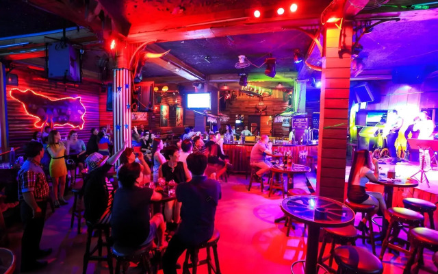 Seventeen Saloon Hotel