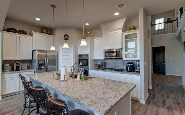 Lakeview Mansion A Chic Estate