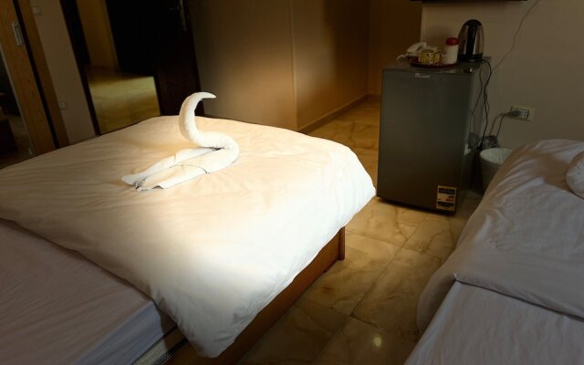 Grand Pyramids View Guesthouse