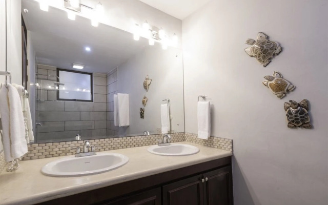 Newly Remodeled Ground Floor Sea Side Apartment