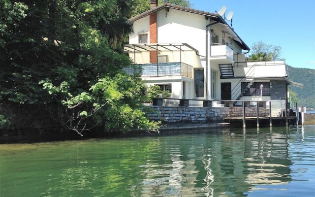 Direct on Lugano Lake: Take a Swim From Your Villa