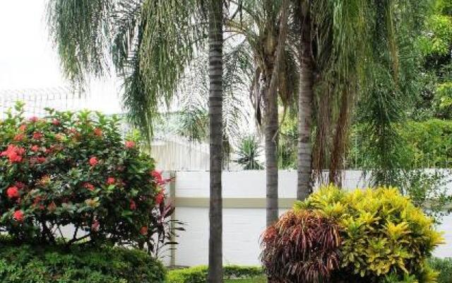 Urdesa Suites Hotel