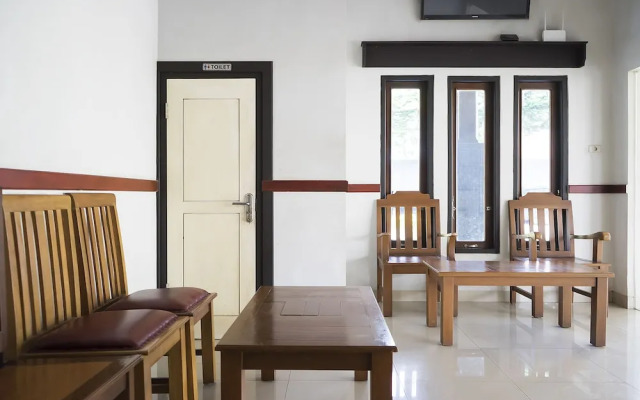 OYO 1283 Guest House Loemajan